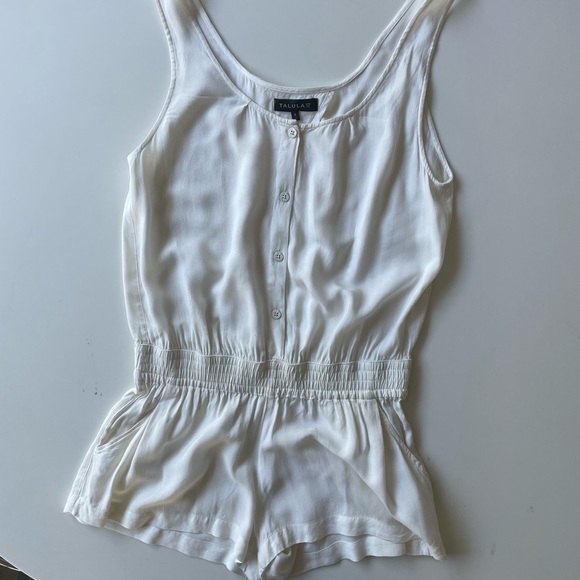 TALULA CREAM ROMPER.  SIZE SMALL. - Picture 3 of 6